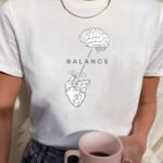Kadın oversize balance baskılı T-shirt rahat ve şık Tasarım